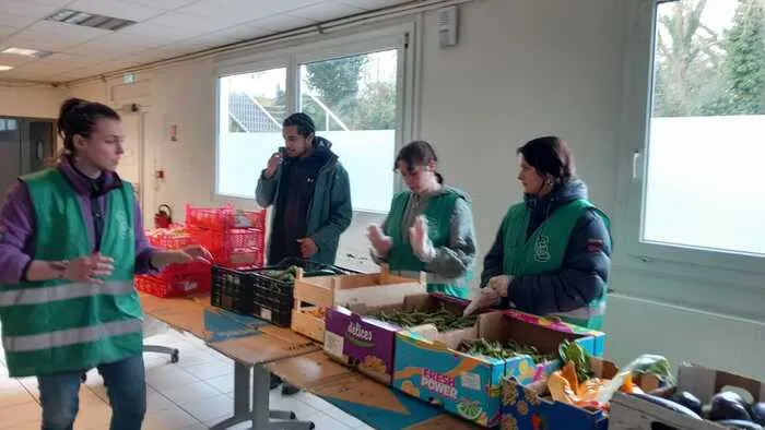 Distribution alimentaire au Grand B