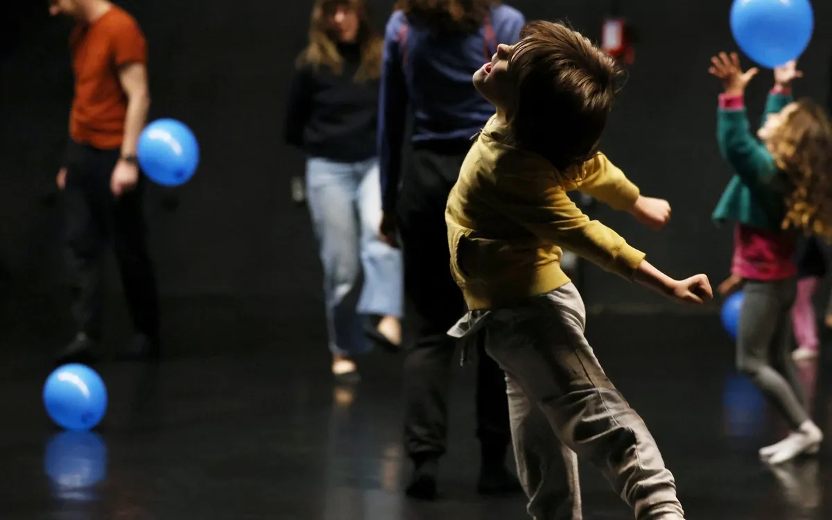 Garderie dansée : Atelier de danse pour enfants pendant un spectacle